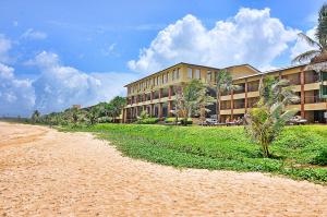 a dirt road in front of a large building at The Long Beach Resort & Spa in Koggala