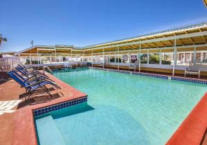 Bazén v ubytování Beachwood Condos & Resort nebo v jeho okolí