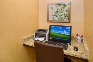 TV a/nebo společenská místnost v ubytování Residence Inn Binghamton