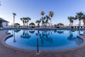 Πισίνα στο ή κοντά στο BeachClub-C807-Beachfront-Condo