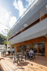 Nespecifikovaný výhled na hory nebo výhled na hory při pohledu z ryokanu