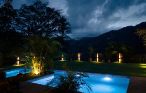a backyard with a swimming pool at night at Hostal Doña Emma in Pahuatlán del Valle