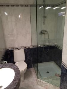 A bathroom at Apartaments i habitacions Can Morera Olot