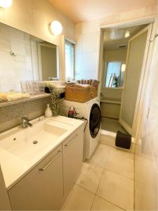 Koupelna v ubytování 919Takarazuka 宝塚駅前 デザイナーズ2Bed Room Max6人甲子園-大阪-神戸迄25分 + 26 fotografií