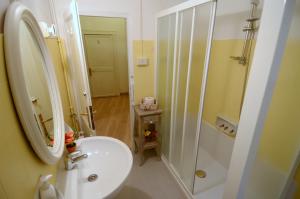 Kúpeľňa v ubytovaní Albergo Novecento + 23 fotografií