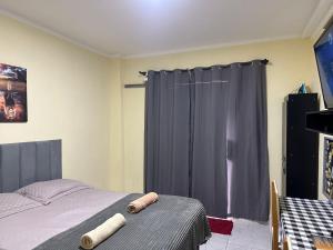 TV a/nebo společenská místnost v ubytování Capim de ouro Quartos Mobiliados a minutos do aeroporto + 37 fotografií