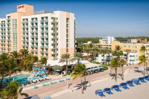 Bazén v ubytování Hollywood Beach Marriott nebo v jeho okolí