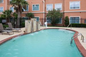 Bazén v ubytování Residence Inn Beaumont nebo v jeho okolí