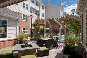 an outdoor patio with a table and chairs at Residence Inn Arundel Mills BWI Airport in Hanover