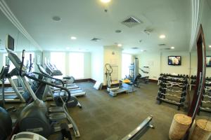 Academia e/ou comodidades em Grand Regal Hotel