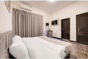 Postel nebo postele na pokoji v ubytování Magic Waves Hotel Aqaba