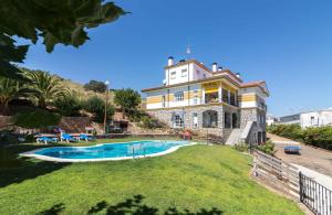 a large house with a swimming pool in the yard at Casa Rural Casa Valdecaballeros in Valdecaballeros