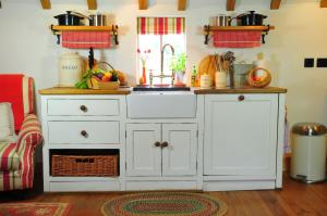 A kitchen or kitchenette at Manor House Stables 