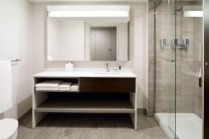 Bagno di Four Points by Sheraton Lévis Convention Centre