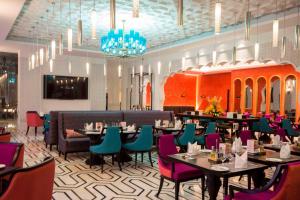 A restaurant or other place to eat at ITC Rajputana, a Luxury Collection Hotel, Jaipur