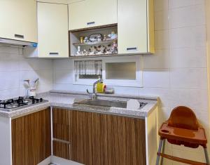 Kuchyň nebo kuchyňský kout v ubytování Daejeon Special Stay