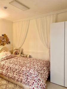 Postel nebo postele na pokoji v ubytování Daejeon Special Stay
