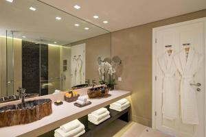Vannituba majutusasutuses Santa Marina, A Luxury Collection Resort, Mykonos