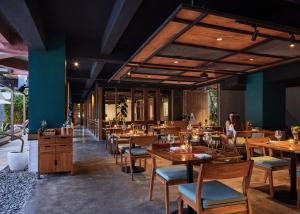 Shore Amora Canggu餐厅或其他用餐的地方