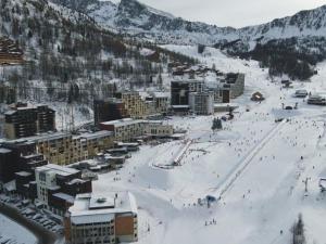 Chalet confortable au pied des pistes avec terrasse et parking - FR-1-292-222 v zimě