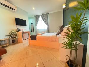 TV a/nebo společenská místnost v ubytování Venice Hotel Hua Hin
