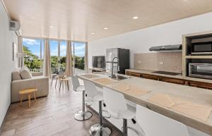 a kitchen with a counter and a living room at Casa amor del sol apartment # 3 in Tarcoles
