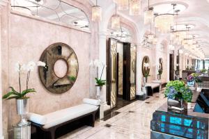 Posezení v ubytování The Wellesley, a Luxury Collection Hotel, Knightsbridge, London