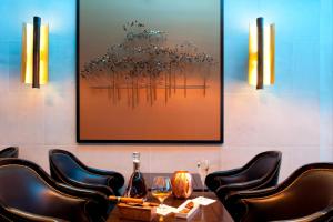 Posezení v ubytování The Wellesley, a Luxury Collection Hotel, Knightsbridge, London