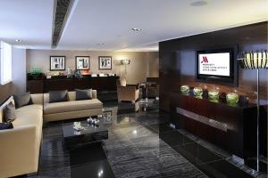 Зона вітальні в Hong Kong SkyCity Marriott Hotel