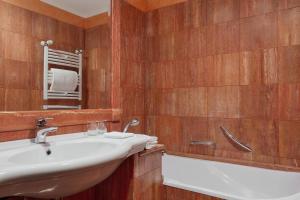 a bathroom with a sink and a mirror and a tub at Rome Marriott Park Hotel in Rome