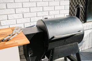 a grill sitting on a table next to a table at Central 3 Bdr House - Walk to town & pub in Bangalow