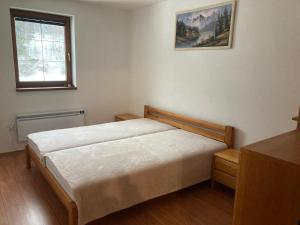Ένα ή περισσότερα κρεβάτια σε δωμάτιο στο Apartmán pod kopcom