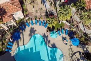 Bazén v ubytování Residence Inn Palm Desert nebo v jeho okolí