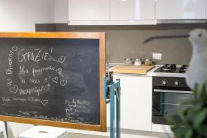 A kitchen or kitchenette at Cassari UpArtments