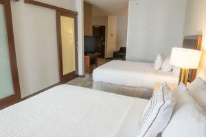 Voodi või voodid majutusasutuse SpringHill Suites by Marriott Logan toas
