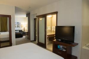 Voodi või voodid majutusasutuse SpringHill Suites by Marriott Logan toas