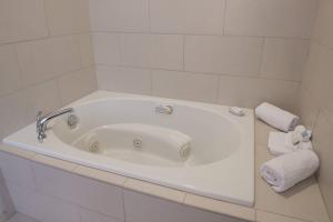 Vannituba majutusasutuses SpringHill Suites by Marriott Logan