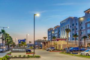 una representación de un hotel con coches estacionados en un estacionamiento en Residence Inn by Marriott Corpus Christi Downtown, en Corpus Christi