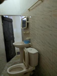 Un baño de Villa Green House