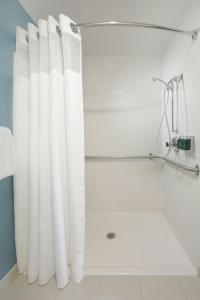 Koupelna v ubytování Residence Inn Dallas Addison/Quorum Drive