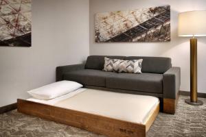 Ruang duduk di SpringHill Suites by Marriott Provo