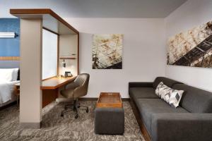 Ruang duduk di SpringHill Suites by Marriott Provo