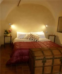 a bedroom with a bed with white sheets and pillows at Villa Mont des Oliviers CITRA-8055LT-1805 e 1807 in Sanremo