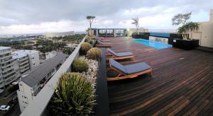 Swimmingpoolen hos eller tæt på Cape Royale 4BED Suite