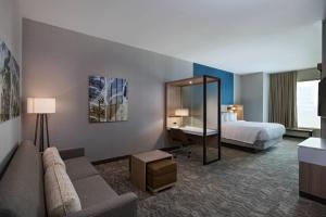 Postel nebo postele na pokoji v ubytování SpringHill Suites Waco