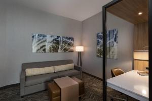 Postel nebo postele na pokoji v ubytování SpringHill Suites Waco