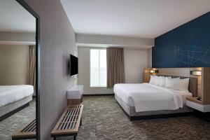 Postel nebo postele na pokoji v ubytování SpringHill Suites Waco