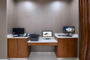 TV a/nebo společenská místnost v ubytování SpringHill Suites Waco