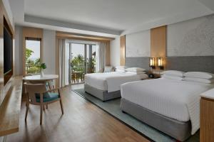 Ein Bett oder Betten in einem Zimmer der Unterkunft Phuket Marriott Resort & Spa, Merlin Beach