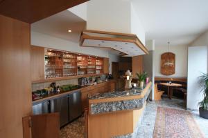 Kuchyň nebo kuchyňský kout v ubytování Hotel Bürgerhof